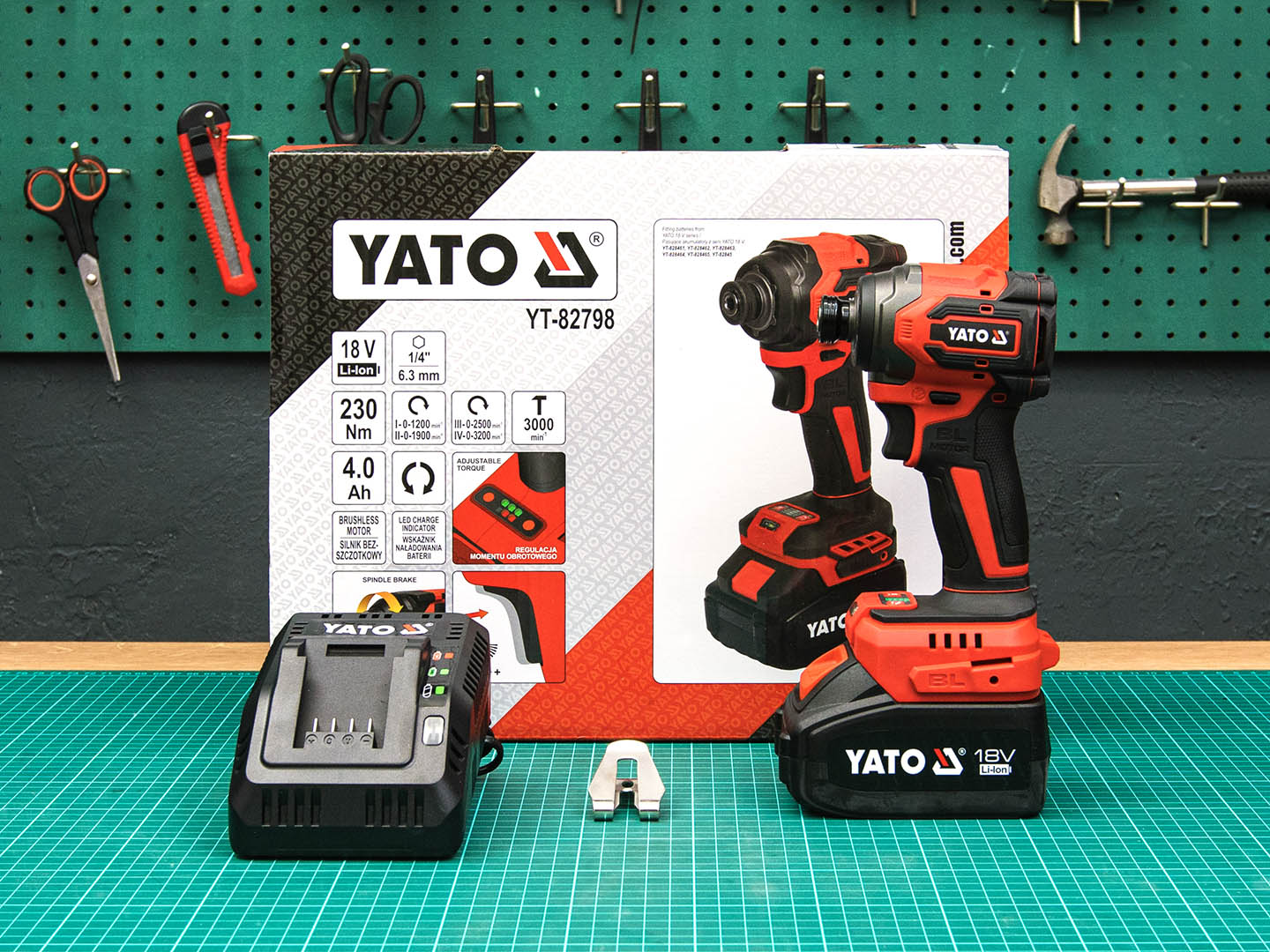 Шуруповерт аккумуляторный импульсный YATO YТ-82798  (06-06094)