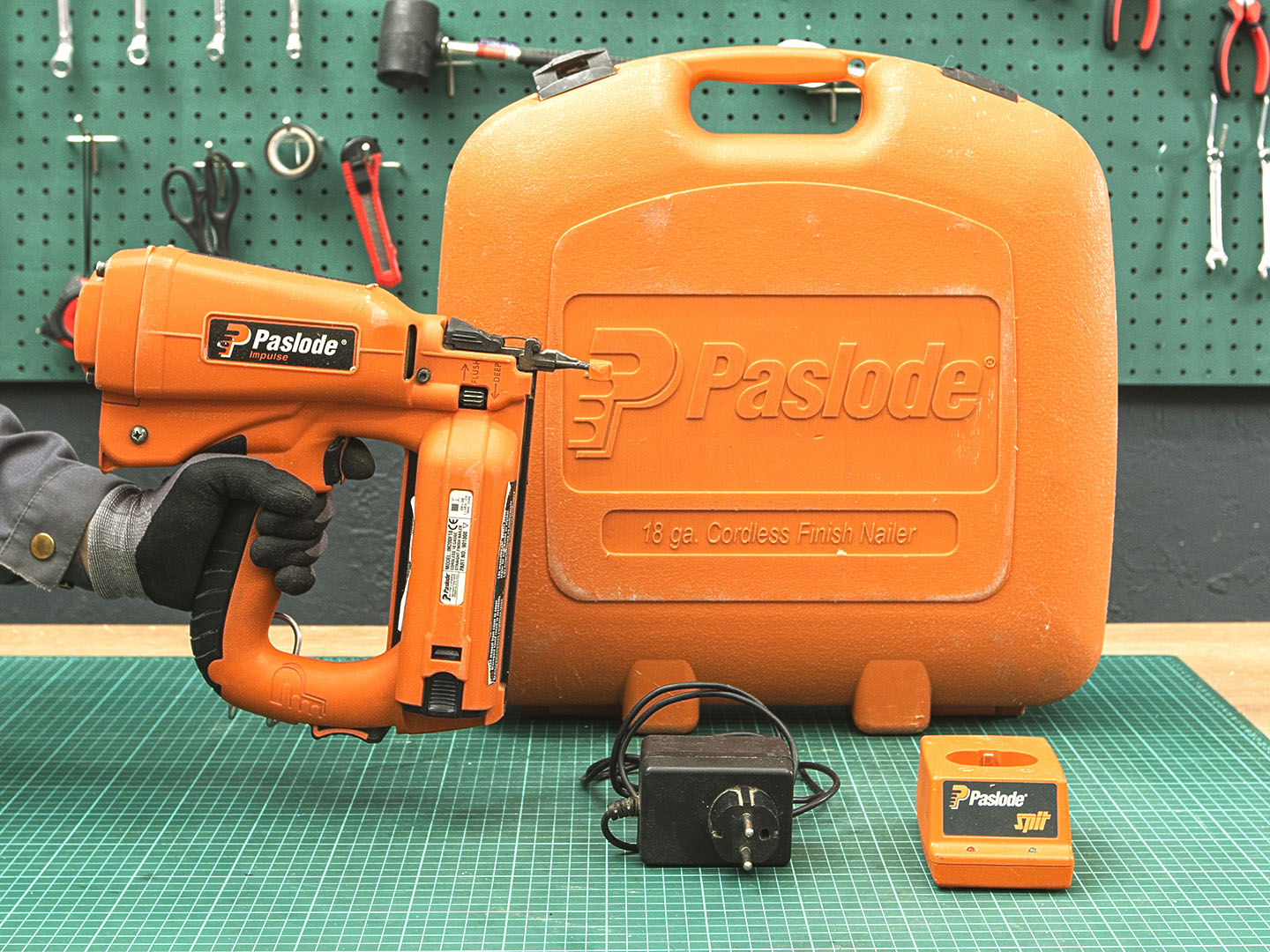 Монтажный пистолет Paslode IM200 F18  (06-11073)