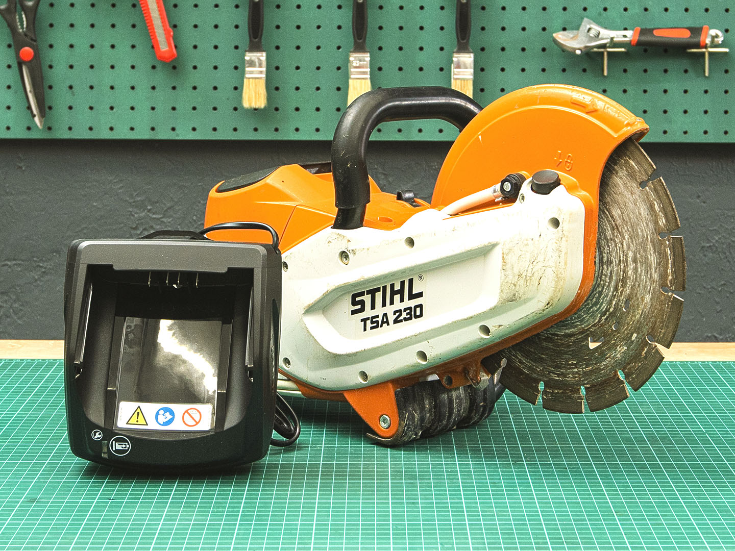 Аккумуляторный резчик  Stihl TSA 230  (06-01063)