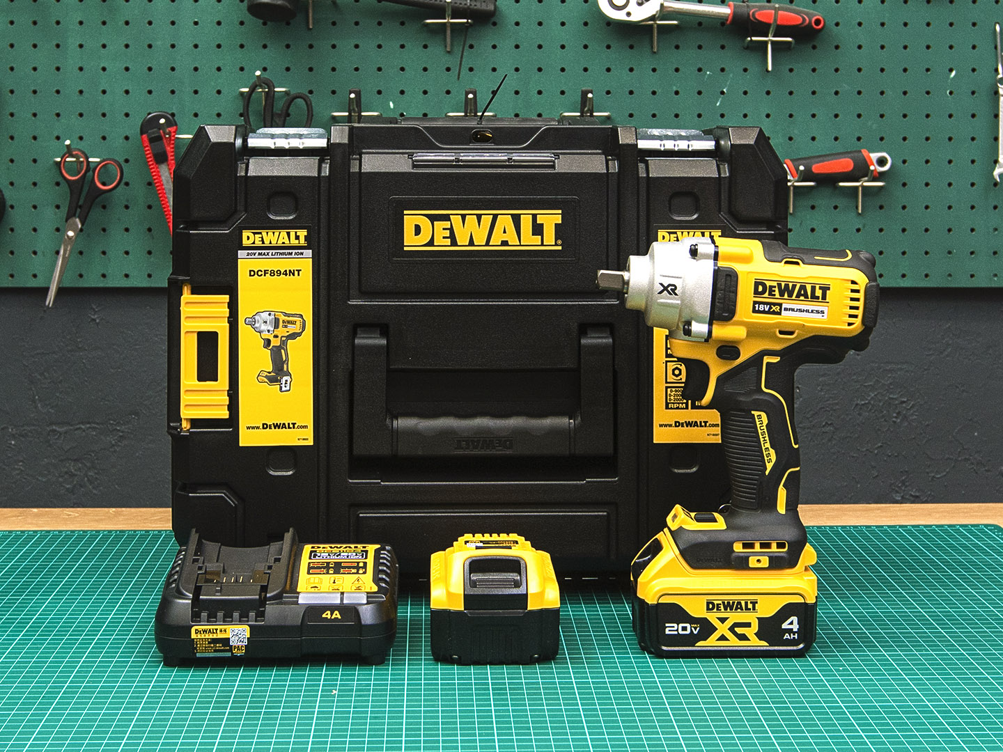 Гайковерт Dewalt DCF894  (02-15054)