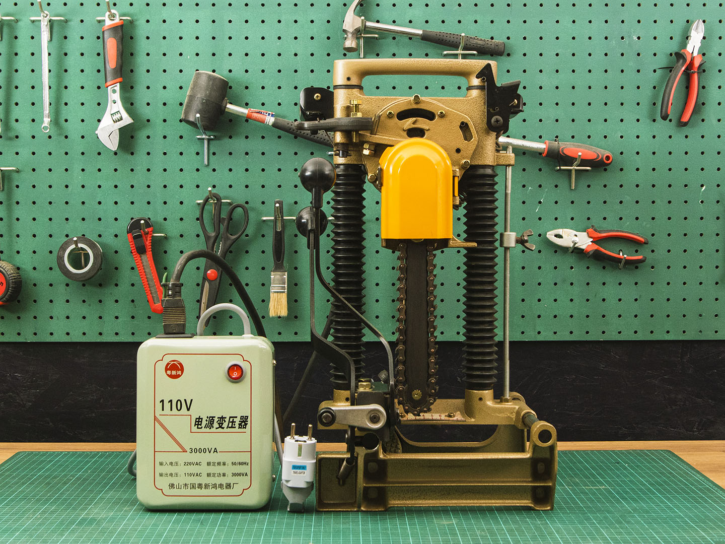 Цепной пазорез Makita 7104L  (04-31075)