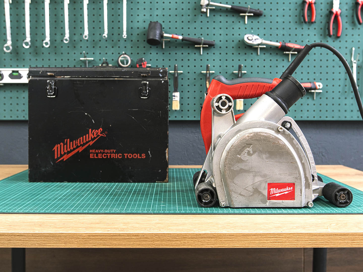 Штроборез Milwaukee WCS 45  (02-25082)