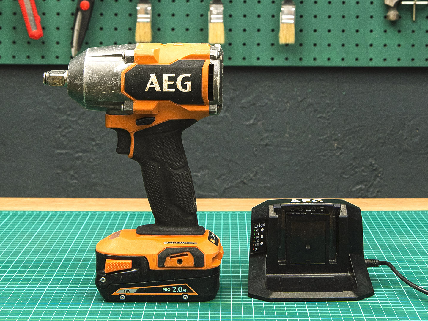 Гайковерт AEG BSS18MTF12BL  (02-24124)